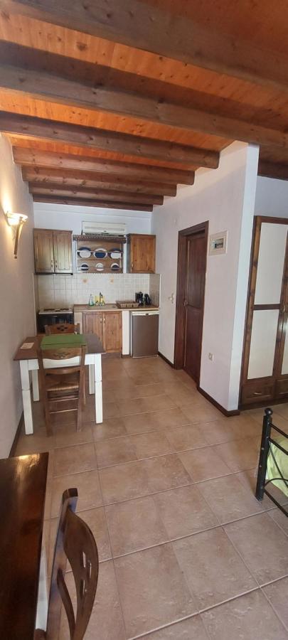 Ο Μπαξεσ Apartment Livadi  Exterior photo